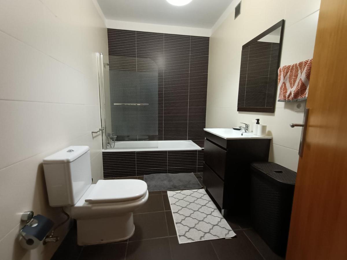 Modern 1Br For 4 - Great For Long Stays, 10 Min To Attractions บีลาโนวาเดกายา ภายนอก รูปภาพ